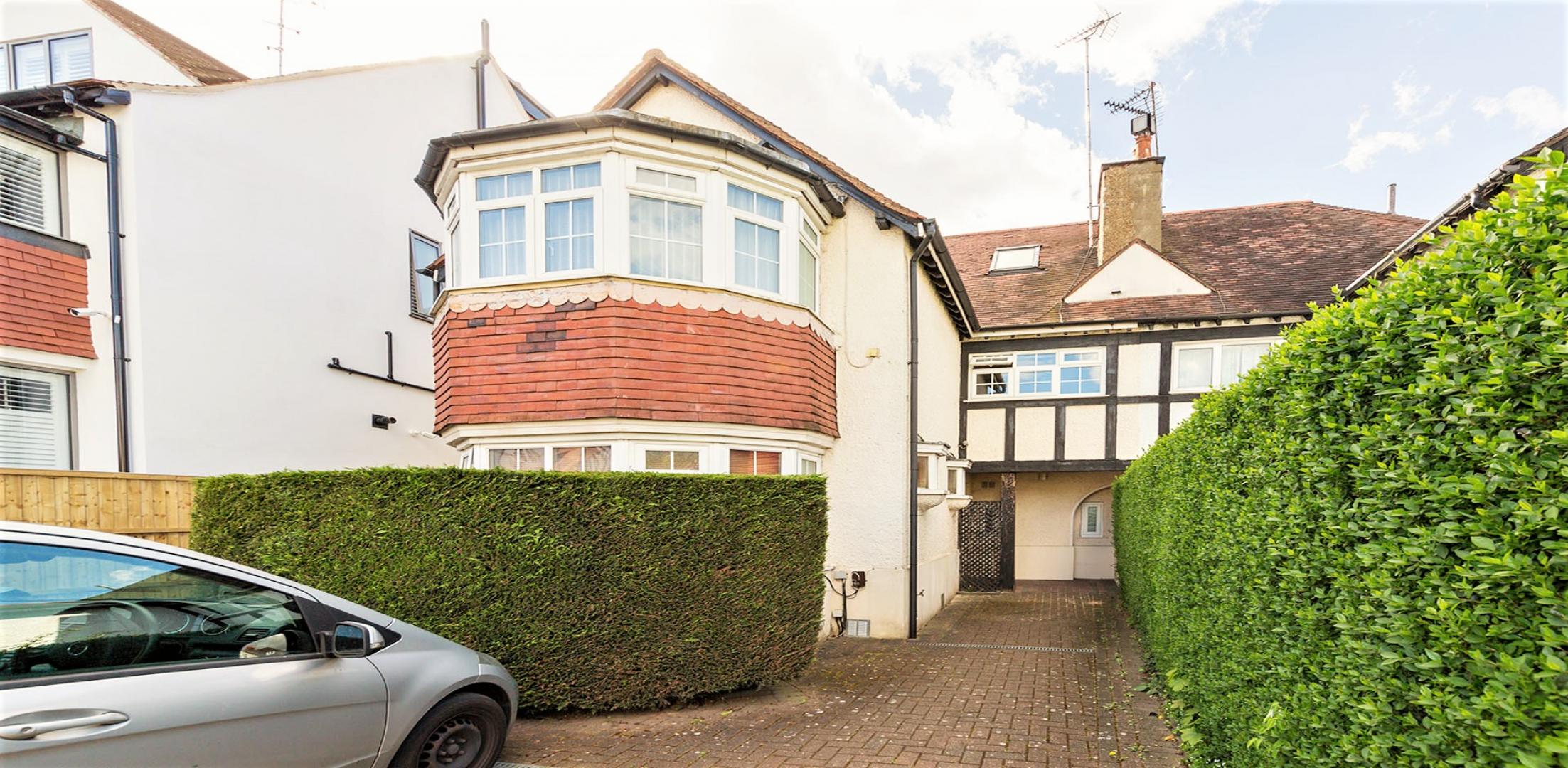 			LET, 2 Bedroom, 1 bath, 1 reception Flat			 Park Drive, GOLDERS GREEN